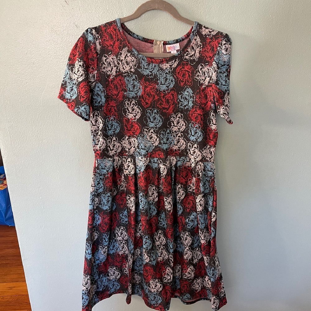 XL Lularoe Amelia Short Sleeve Dress w/ Pockets Red White Blue Roses